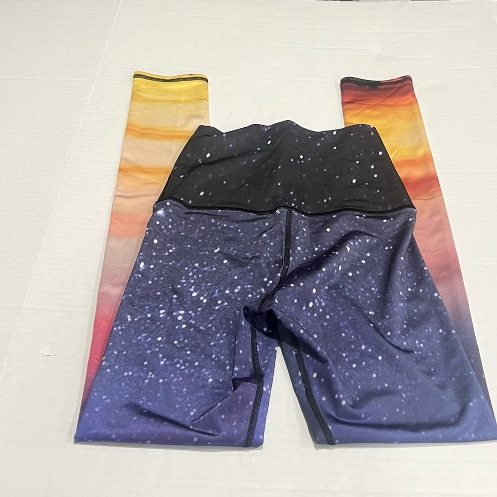 Emily HSU | Sunset Stars Yoga High Rise Leggings - Picture 5 of 6
